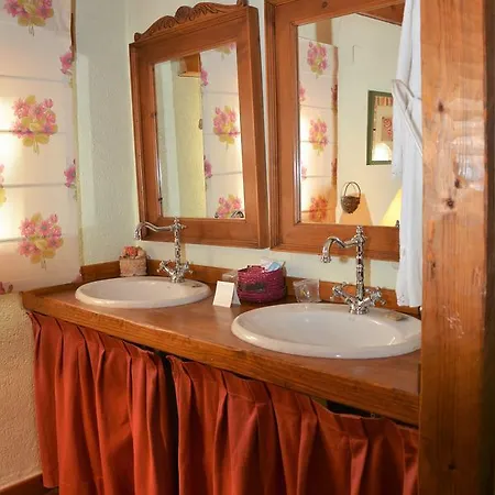 Lobiche Aparthotel